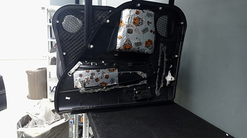 Виброизоляция дверной обшивки Субару Форестер